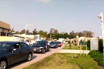 Una postal del bocinazo en la casa de Ricardo Lorenzetti, miembro de la Corte Suprema. 