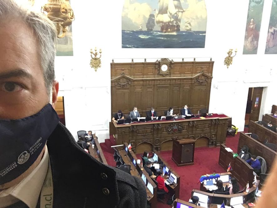Julián Portela, autor de esta nota, en la Constituyente de Chile