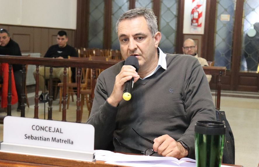 El concejal Sebastían Matrella presentó el proyecto que prohibe los pasacalles políticos para la campaña electoral en Olavarría