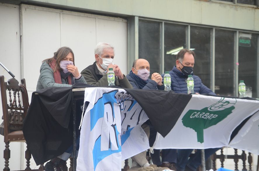 El Consejo Abierto en Olavarría fue presidido por el titular de CARBAP, Horario Salaverri, y el vicepresidente de CRA), Gabriel de Raedemaeker.