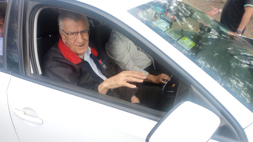 El diputado nacional del FdT y exgobernador de San Juan José Luis Gioja arriba al Estadio Único 