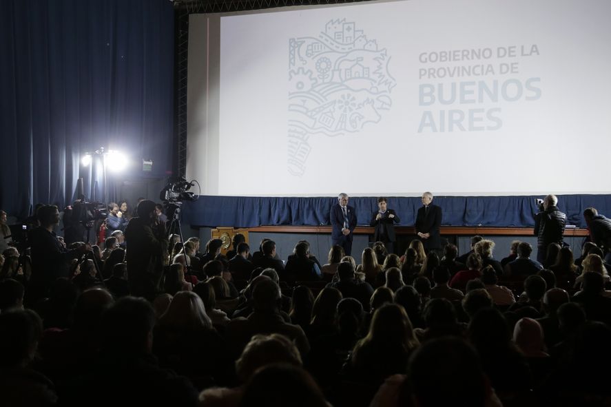 El gobernador Axel Kicillof  hizo entrega de más de 200 títulos de propiedad
