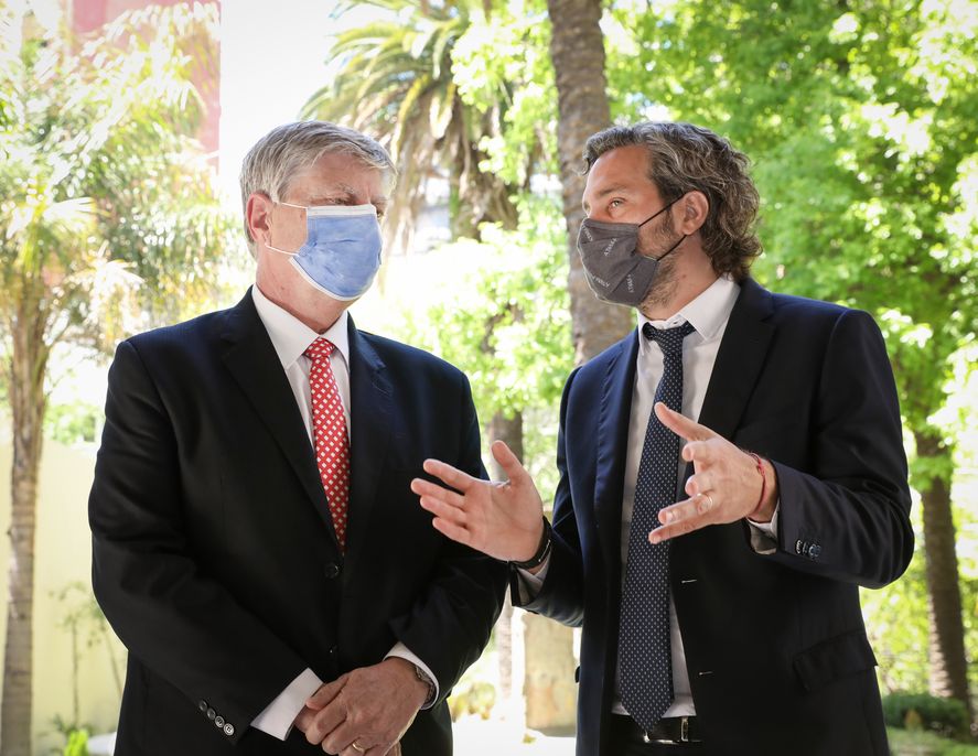 El gobernador de La Pampa, Sergio Ziliotto junto al Canciller Santiago Cafiero
