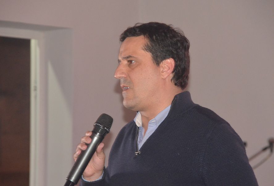 “El gobierno habla de sí mismo en tercera persona" afirmó Maximiliano Abad 