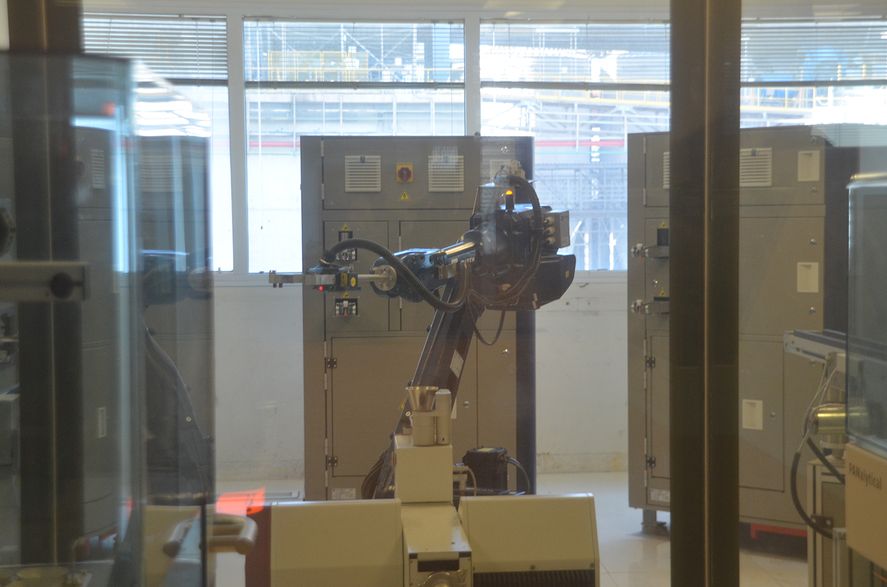 El Laboratorio de Loma Negra y su “robot estrella” para testear el producto 