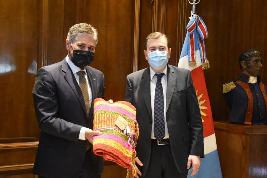 El presidente de YPF, Pablo González y el gobernador de Santiago del Estero, Dr. Gerardo Zamora,  acordaron avanzar en el desarrollo de proyectos de energías renovables