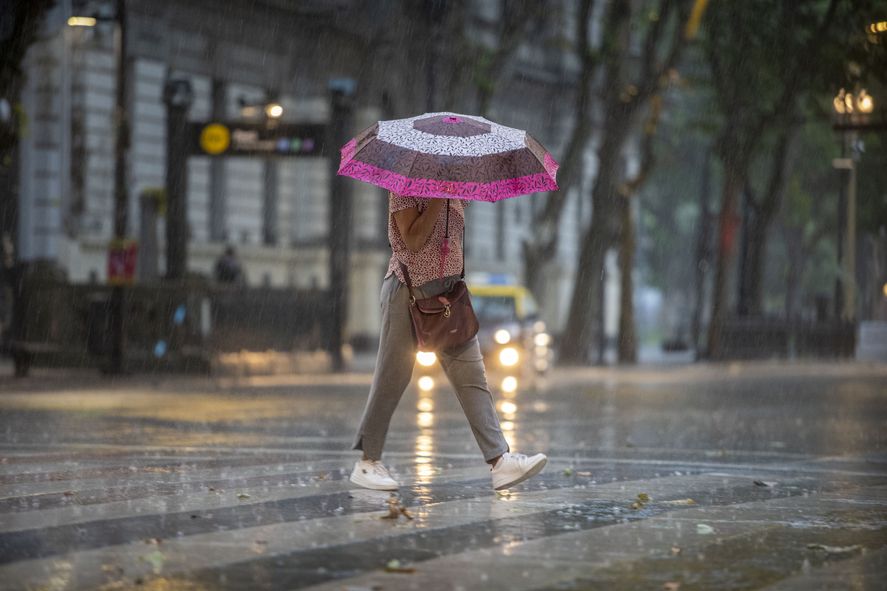 La alerta amarilla por fuertes tormentas, vientos y granizo regirá en gran parte de la provincia de Buenos Aires.