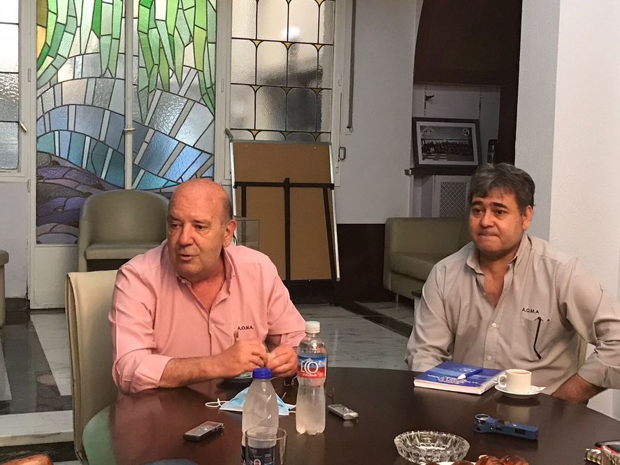El titular de AOMA central, Héctor Laplace encabezó una conferencia de prensa tras el acuerdo con Loma Negra 