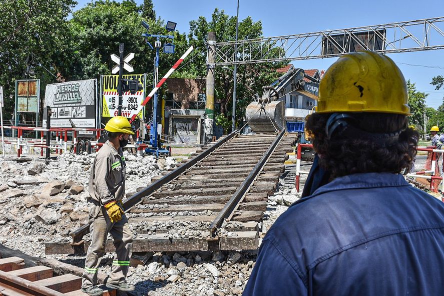 El ramal Bosques vía Quilmes y Bosques vía Temperley del Tren Roca circulan con demoras por obras. 