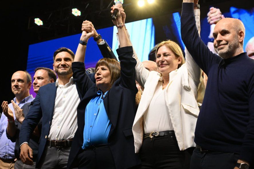 Maximiliano Pullaro y Gisela Scaglia ganaron las elecciones provinciales de Santa Fe. Patricia Bullrich festejó. Maximiliano Pullaro y Gisela Scaglia ganaron las elecciones provinciales de Santa Fe. Patricia Bullrich festejó.