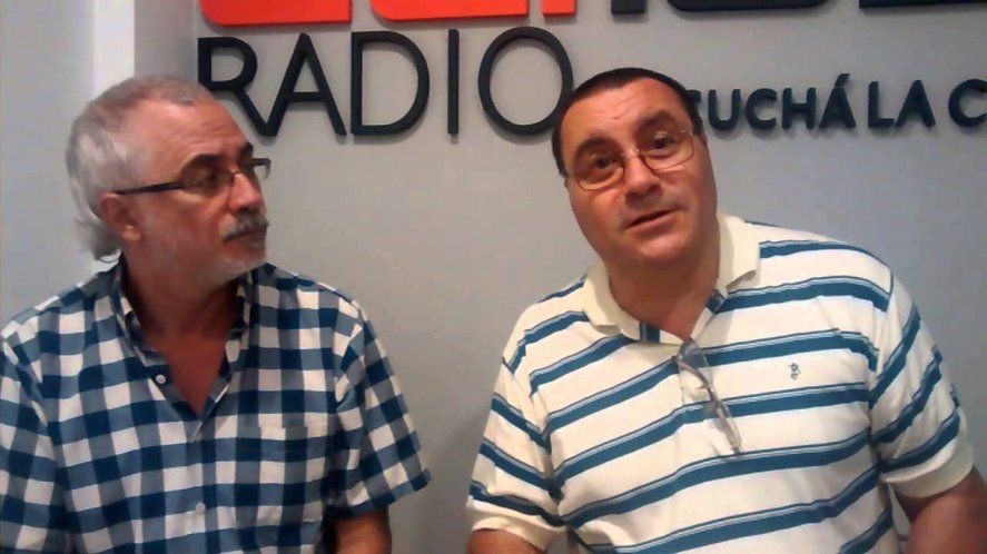 Daniel Dalto observado por el inolvidable e inigualable Yiyo Cantoni: la dupla marcó una época y un estilo único. 