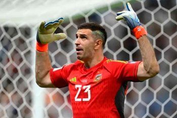 Dibu Martínez se hizo gigante otra vez junto a la Selección Argentina.