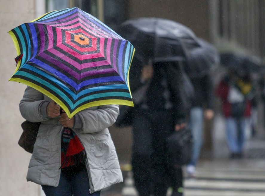 La alerta amarilla por fuertes tormentas, granizo y vientos rige en gran parte de la provincia de Buenos Aires. 