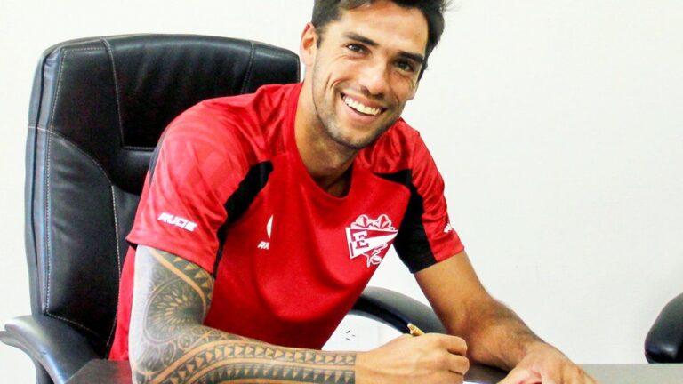 Estudiantes prepara la firma de Emmanuel Mas