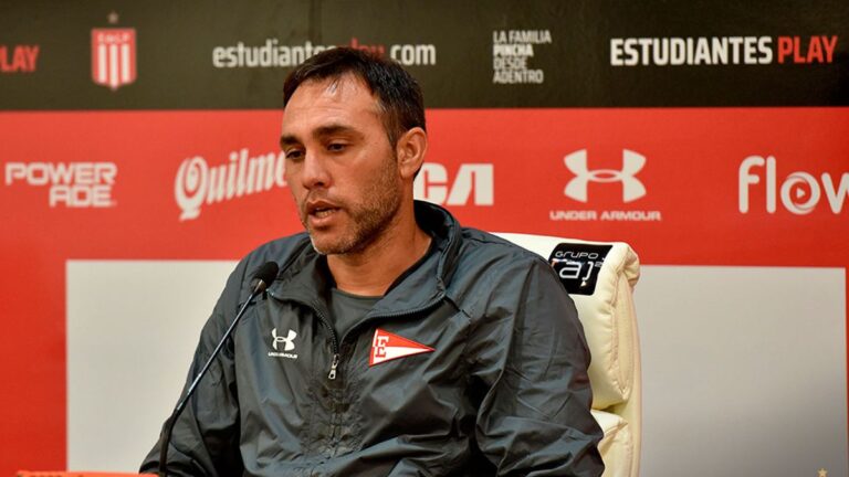 Desábato analiza cambios y avisó: “El equipo no da todo”