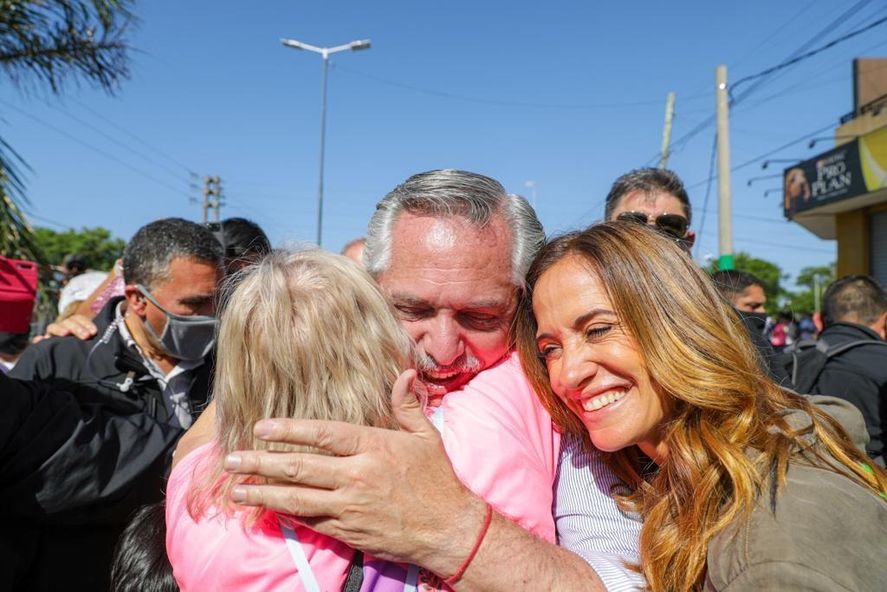 En José C. Paz, Alberto Fernández se mostró con vecinos 