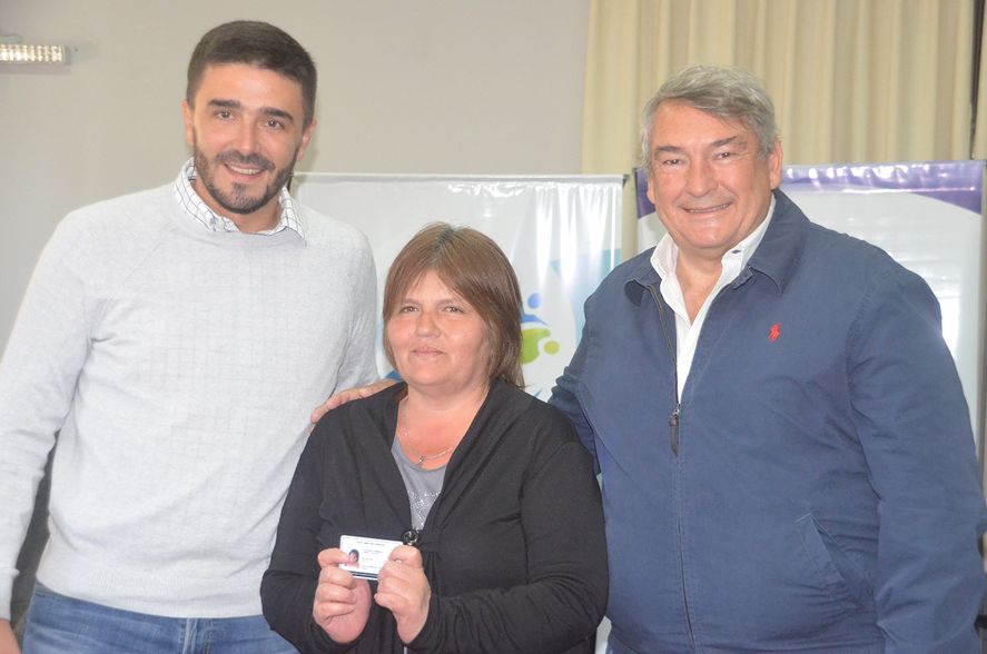 En Olavarría, la provincia hizo entrega de 450 pases multimodales para personas con discapacidad