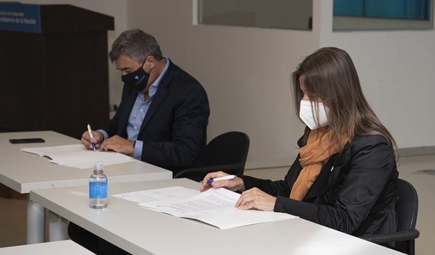Sabina Frederic, la tirular del Ministerio de Seguridad de la Nación, y Claudio Ambrosini, presidente del Ente Nacional de Comunicaciones (ENACOM).