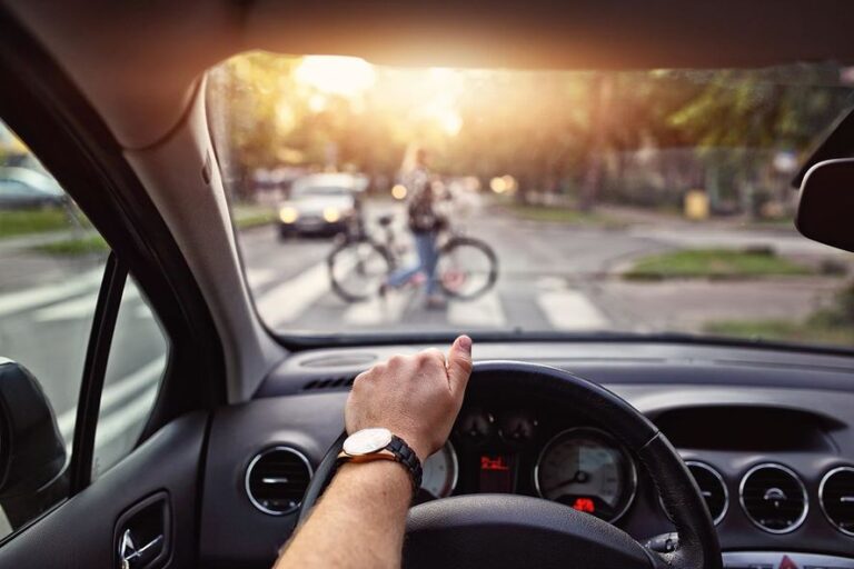 ¿Peatones o conductores?: quiénes respetan mejor las normas de seguridad vial