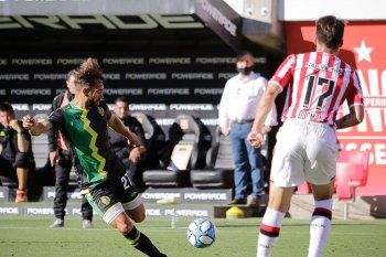 Aldosivi golpeó a Estudiantes en el final del primer tiempo.