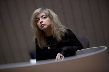 La escritora Mariana Enriquez también es autora de la premiada novela Nuestra parte de noche y del libro Las cosas que perdimos en el fuego