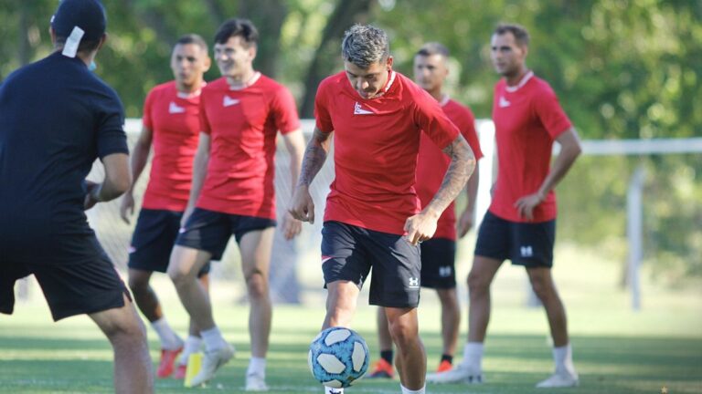 Estudiantes entrena en City Bell y Zielinski busca el equipo