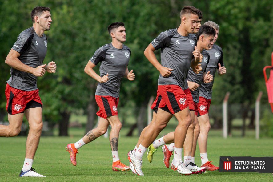 Estudiantes regresó al trabajo pensando en Vélez.