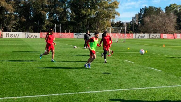 Estudiantes se entrenó en una mañana muy intensa