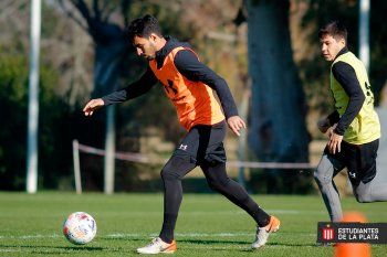 El plantel de Estudiantes se entrena en City Bell.