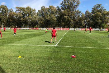 Entrenamiento del plantel de Estudiantes en City Bell.