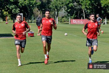 estudiantes entrena y busca el equipo en city bell