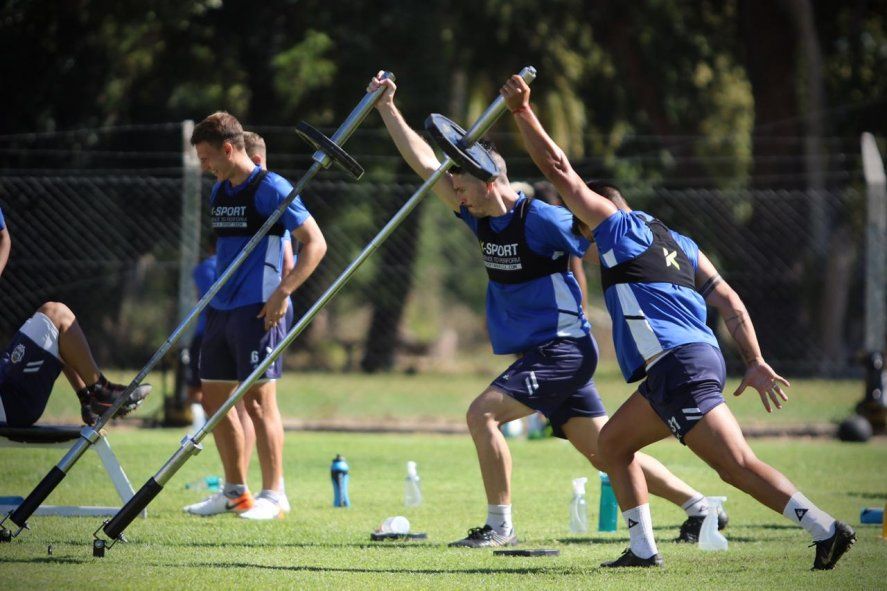 Gimnasia se prepara para el debut con Boca.