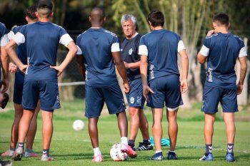 Gimnasia retoma los trabajos bajo las ordenes de Néstor Gorosito, en Estancia Chica.