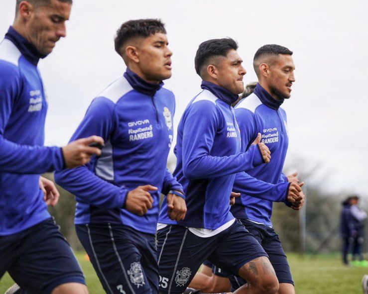 Gimnasia y la vuelta a los entrenamientos con todos a disposición de Leonardo Madelón Gimnasia y la vuelta a los entrenamientos con todos a disposición de Leonardo Madelón
