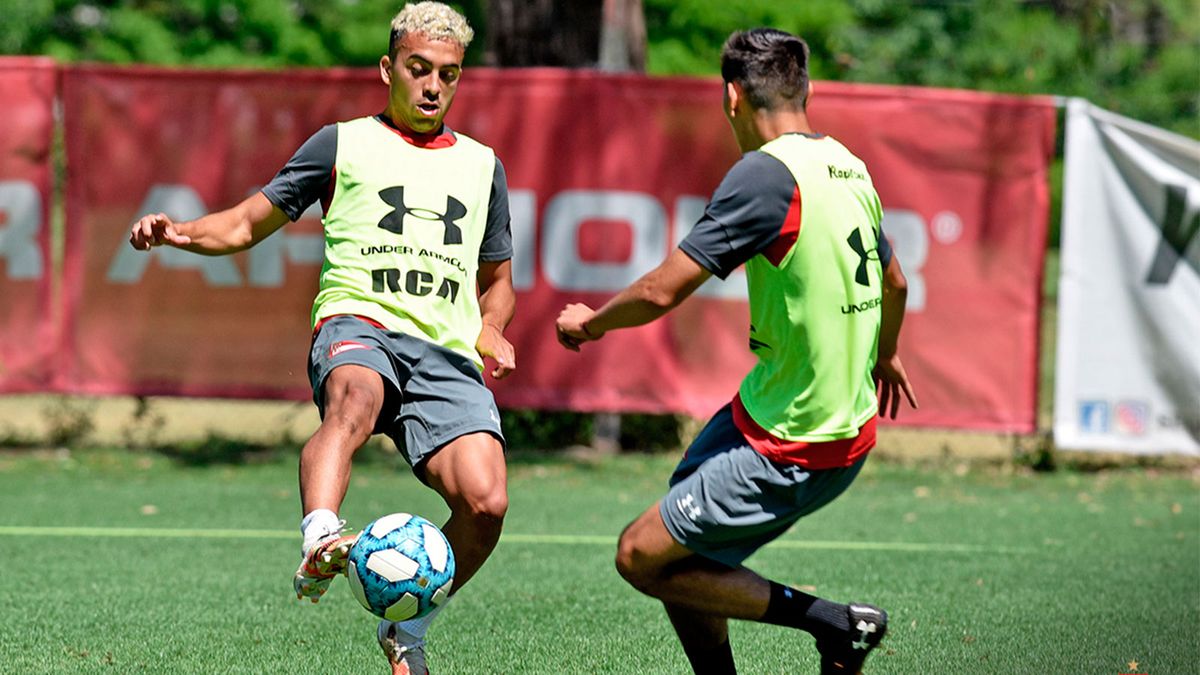 Estudiantes entrenó con todo listo para jugar mañana