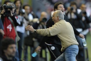 Alejandro Sabella obtuvo dos títulos como técnico de Estudiantes