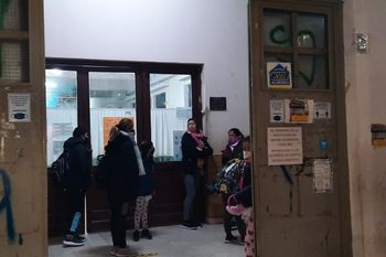 lunes complicado ante el paro de auxiliares por el dia del trabajador del estado: ¿hay clases?