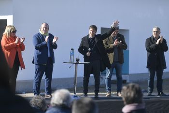 en medio de la polemica, axel kicillof sale a mostrar escuelas nuevas