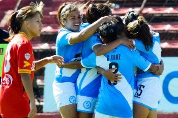 Villa San Carlos festeja su primer triunfo en 2022.