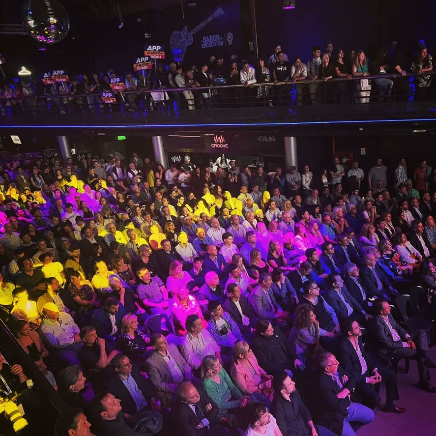 Unas mil personas presentaron el acto encabezado por José Luis Espert en un local de la Ciudad de Buenos Aires.