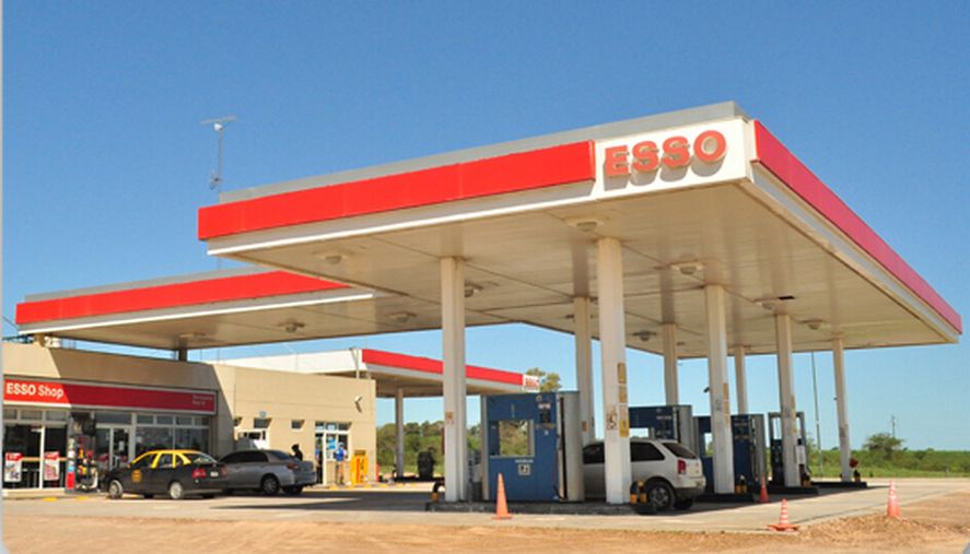 Estación de servicio de la petrolera Esso, hoy Axion Energy.