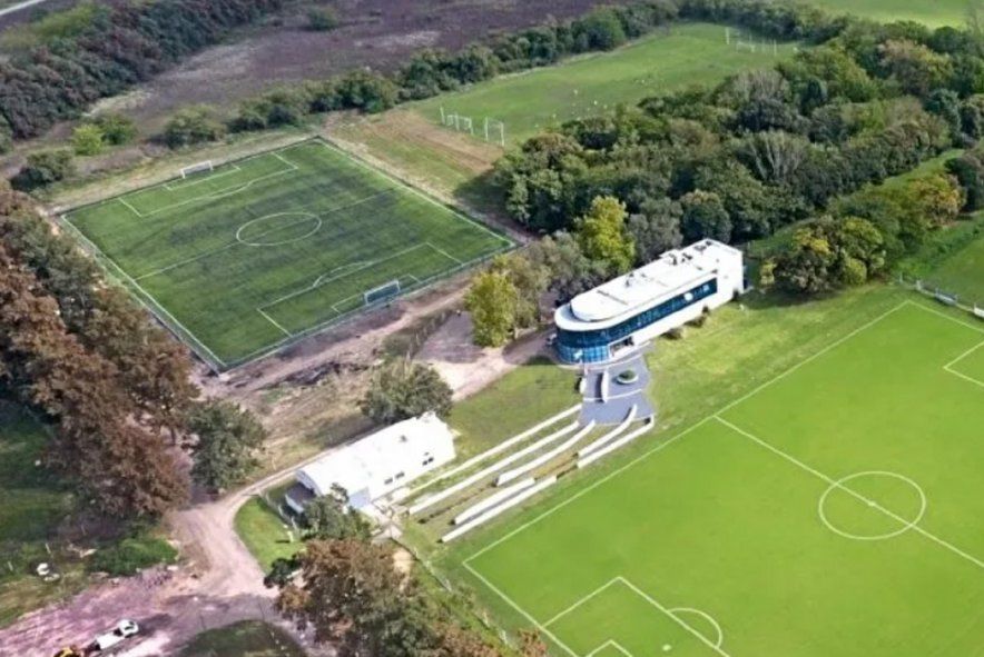 Toma aérea de Estancia Chica, predio del Club Gimnasia y Esgrima La Plata