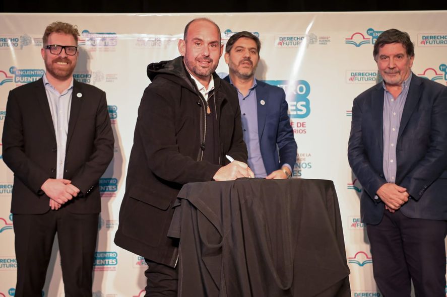 Esteban Sanzio irá por la reelección en Baradero. Esteban Sanzio irá por la reelección en Baradero.