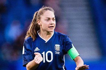 Estefanía Banini en tiempos en los que todavía era citada a la Selección.