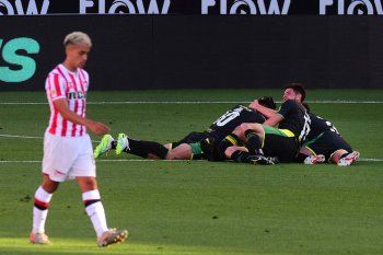 Estudiantes sigue sin poder hacer goles.