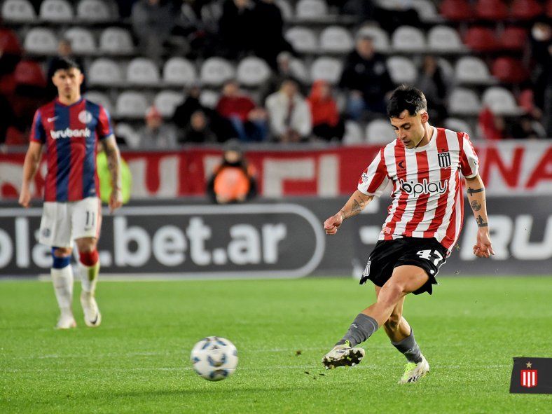 Javier Altamirano en el duelo entre Estudiantes y San Lorenzo. (Foto: prensa EDLP) Javier Altamirano en el duelo entre Estudiantes y San Lorenzo. (Foto: prensa EDLP)