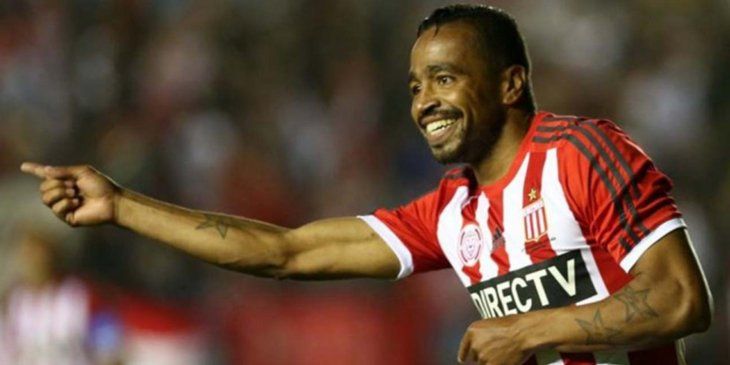 Álvaro Pereira durante su paso por Estudiantes.