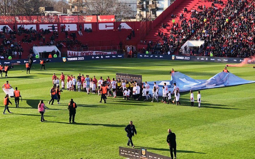 Argentinos y Estudiantes en La Paternal por la Liga Profesional. Argentinos y Estudiantes en La Paternal por la Liga Profesional.