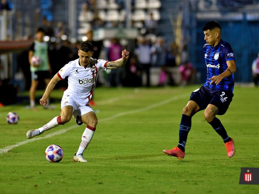 Leonardo Godoy en acción en Atlético Tucumán vs. Estudiantes (Foto: prensa EDLP).