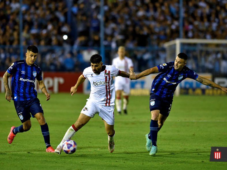 Leandro Díaz anotó el único gol de Estudiantes en Tucumán (Foto: prensa EDLP).